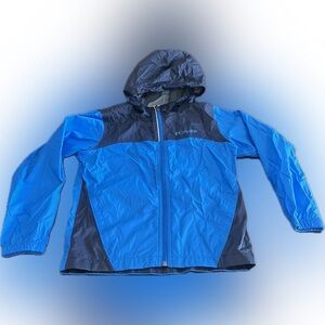 Thin windbreaker zip jacket with hood. Boys Small size 8